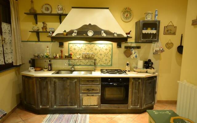 Restful Holiday Home With Jacuzzi in Montopoli