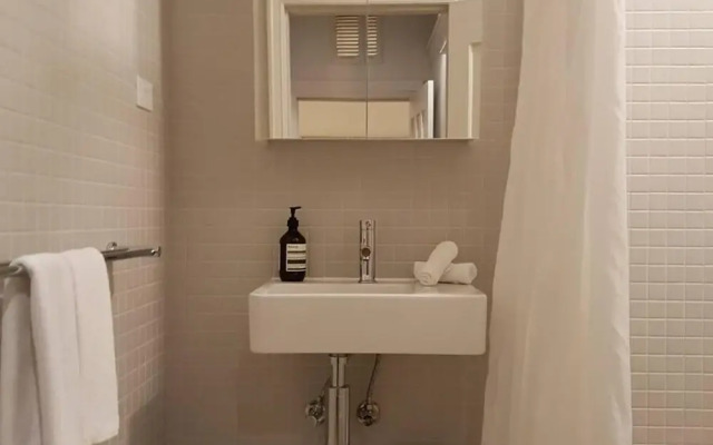 Spacious Art Deco Apartment in Darlinghurst