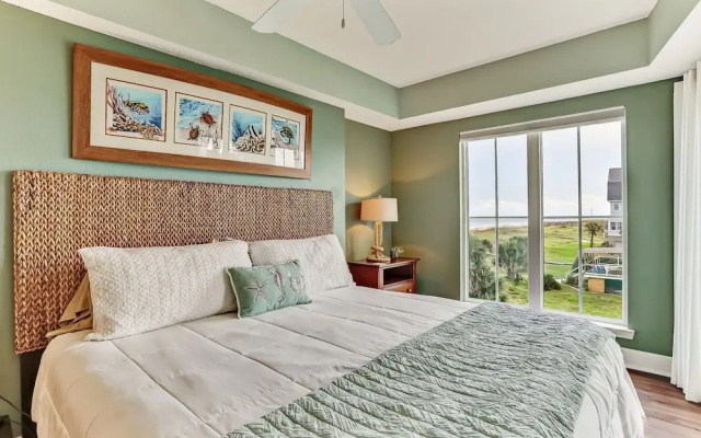 Cozy Beachfront 1BR w/ Stunning Views