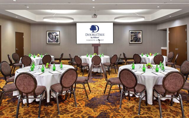 DoubleTree by Hilton Toronto Airport