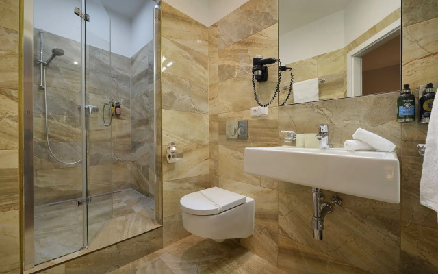 Old Town Residence by Little King