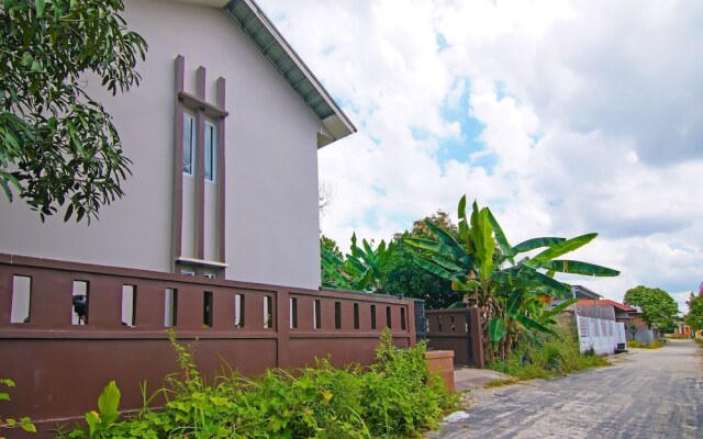 SPOT ON 92570 Putri Guest House Syariah Near SPBU Rimbo Panjang