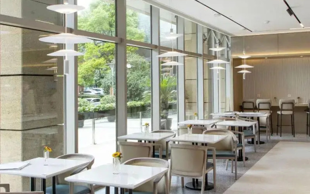 Sheraton Grand Shanghai Pudong Hotel & Residences