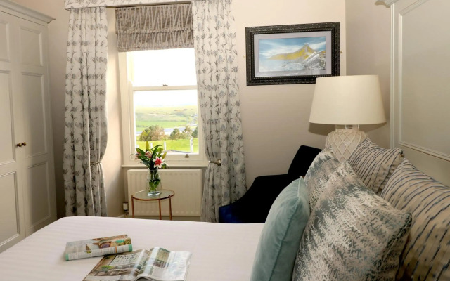 Causeway Hotel