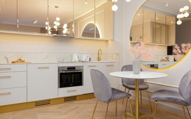 Mennica Amazonit by Renters Prestige