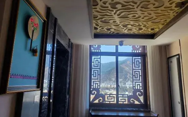 Maoxian Ancient Qiangcheng Yihuatang Hotel