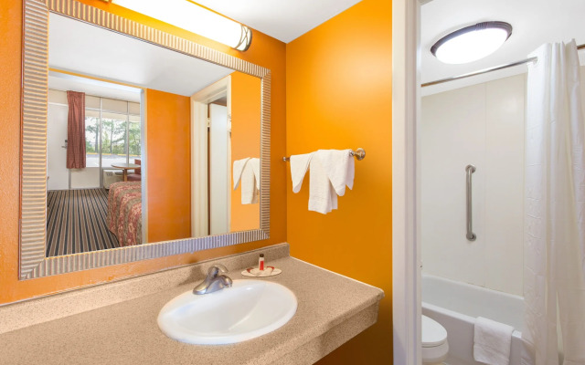 Travelodge Fredericksburg South