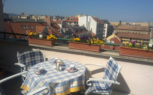 Boulevard City Pension and Apartments