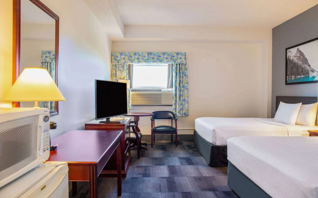 Days Inn & Conference Centre by Wyndham Camrose Norsemen