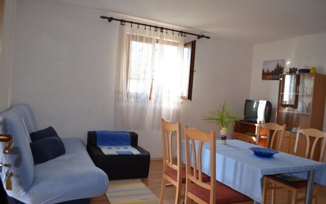 Apartment Jozo - 150 m from pebble beach: A3 Gradac, Riviera Makarska