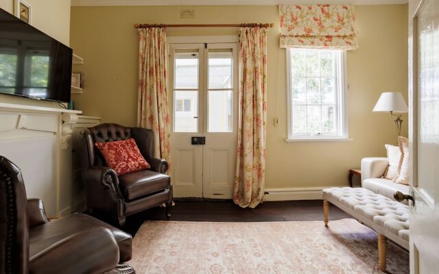 Wollaston House by the BnB Collection