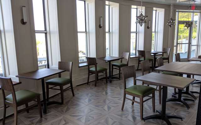 Best Western The Hotel Chequamegon