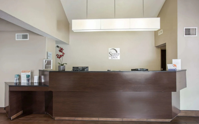 Quality Inn Kansas City International Airport