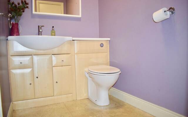 Spacious, Bright & Modern 3 Bedroom Family Home