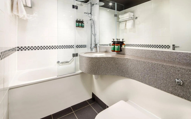 Crowne Plaza Manchester Airport by IHG