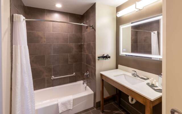 La Quinta Inn & Suites by Wyndham Tulsa Downtown/Route 66