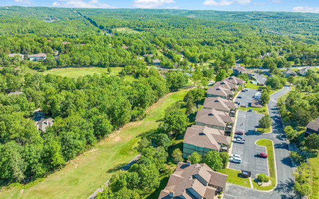 Ozark Comfort 3 Bedroom Condo by RedAwning