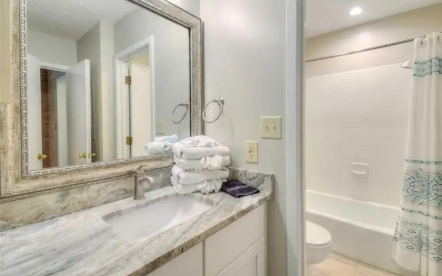 West Hyde Park Three-bedroom Apartment 10-F