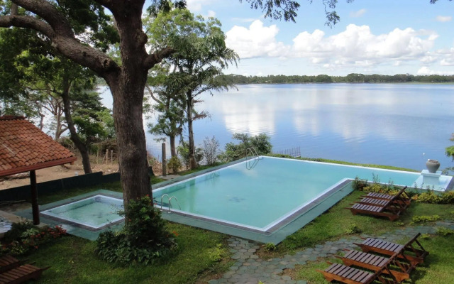 Oak Ray Lake Resort