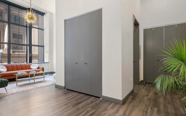 Downtown Charm 2BR Comfort Great Amenities