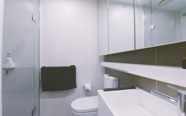 HFN Riverside Docklands Apartment