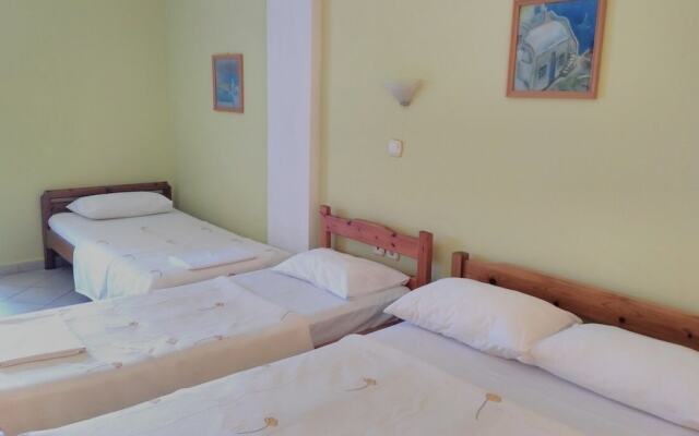 Finikas Apartments Polichrono