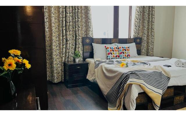 Bluo 1Bhk Defence Colony Mkt - Balcony, Parking