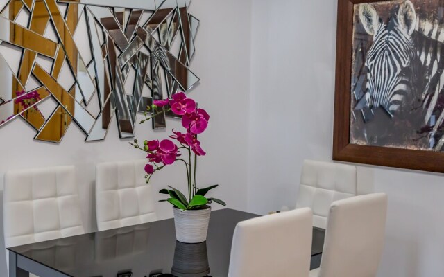 Apartamentos Travel Habitat Torre Francia