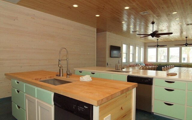 Beach Club Clubhouse 4