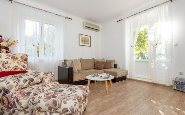For All Seasons Apartment