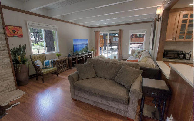 Kiowa Lake House by Lake Tahoe Accommodations