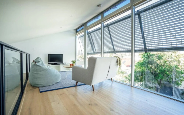 Santorini on Seaview-beachside Living - Sauna - Wifi