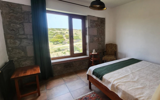 Assos Pırnal Köy Evi