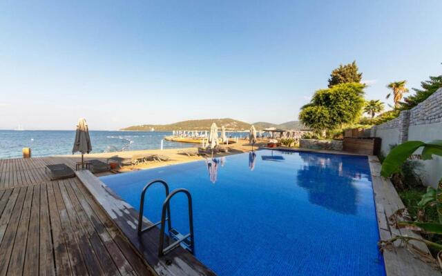 Regal Home With Shared Pool Near Beach in Bodrum