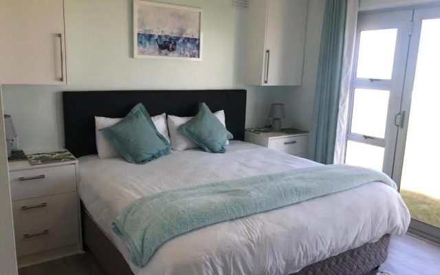 Hermanus Beach Club - St Tides House 19