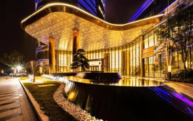 Auto City Ruili Hotel