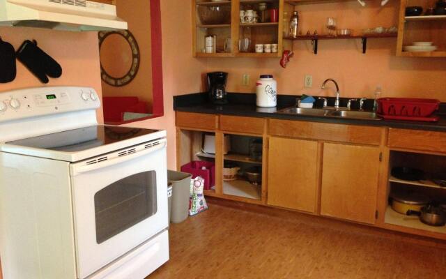 Hedonisia Hawaii Eco-Hostel Community