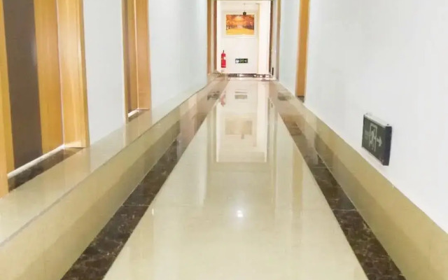 Weihai Jiaqi Hotel (Weihai high speed railway bus terminal store)