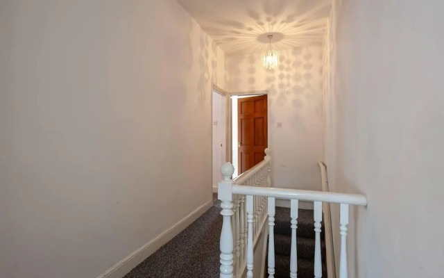 Stay Comfortable-city Centre-spacious 4 Bed House!