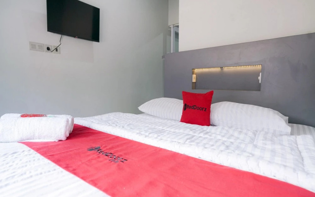 RedDoorz Plus Syariah @ Jalan Endro Suratmin Lampung