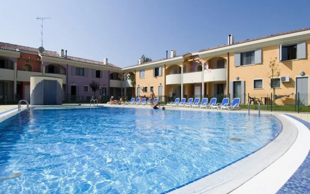 Bright Apartment With Swimming Pool