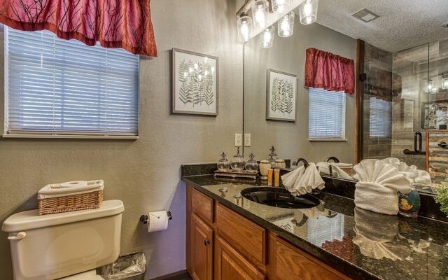 Tree Tops by HoneyBear Cabins