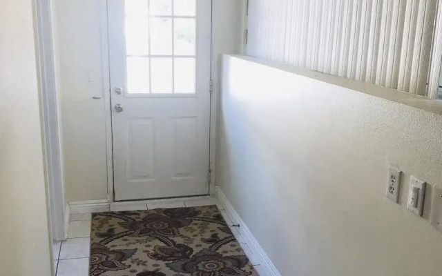 Entire 3 Bedrooms Guest House Close Beach Downtown
