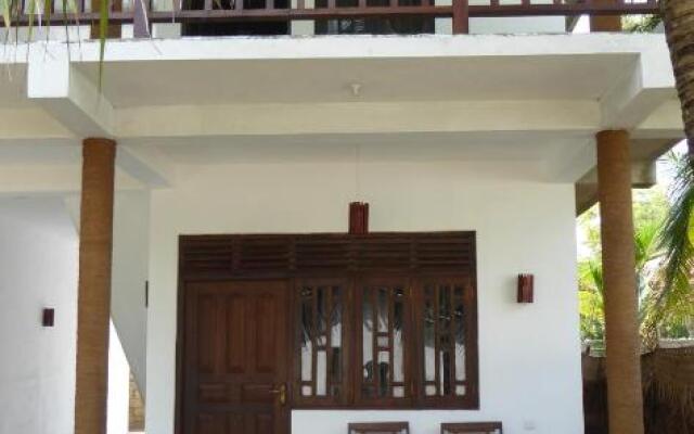 Little Sunshine Guest House & Restaurant