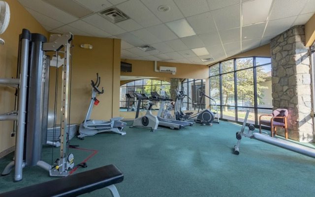 Whispering Woods Lodge - Sleeps 6 2 Bedroom Home by RedAwning