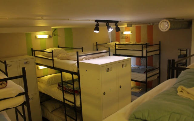 The Golden Stork - Hostel