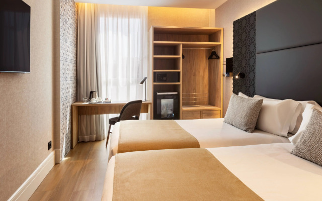 Catalonia Giralda Hotel