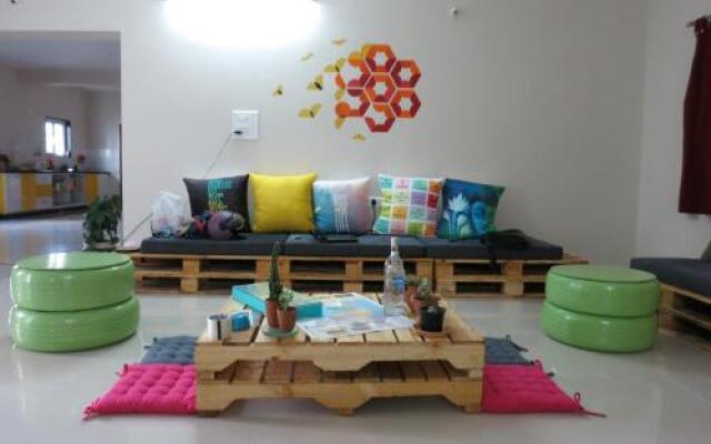 Beehive Travellers & Backpackers Hostel