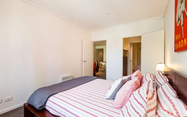 NAOMI, 2BDR South Melbourne Apartment