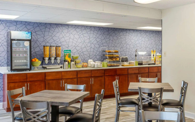 Quality Inn and Suites Apex Holly Springs